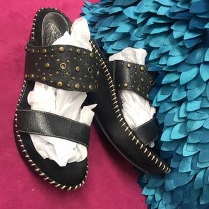 Low Wedge Leather w/Nailheads Slides 8 1/2”